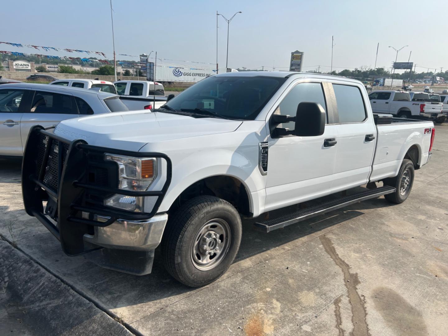 2021 White /Grey Ford F-250 SD King Ranch Crew Cab 4WD (1FT7W2B66ME) with an 6.2L V8 OHV 16V engine, 6A transmission, located at 1687 Business 35 S, New Braunfels, TX, 78130, (830) 625-7159, 29.655487, -98.051491 - Photo#0